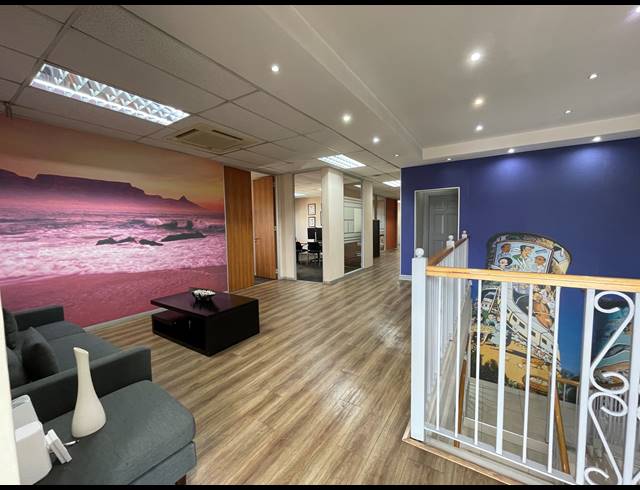 257M² OFFICE FOR SALE IN LYME PARK